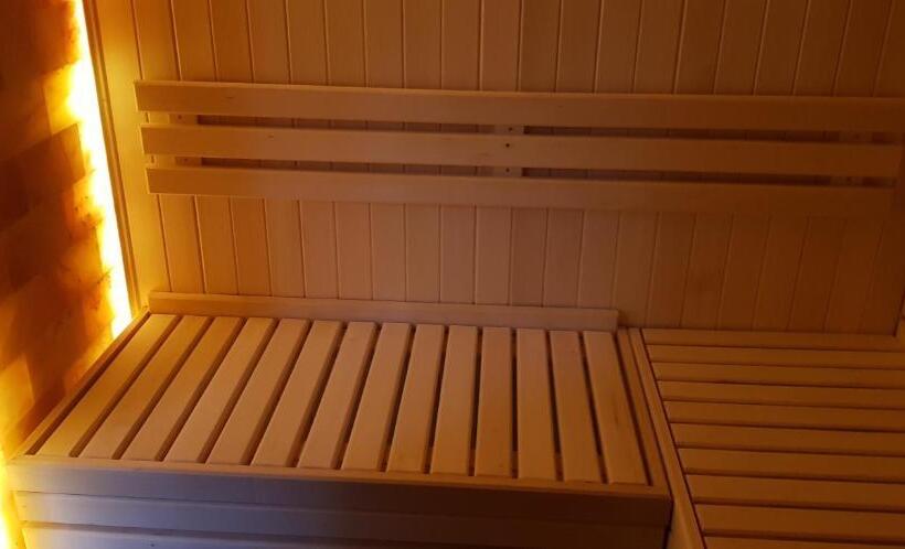 ペンション Willa Szarotka