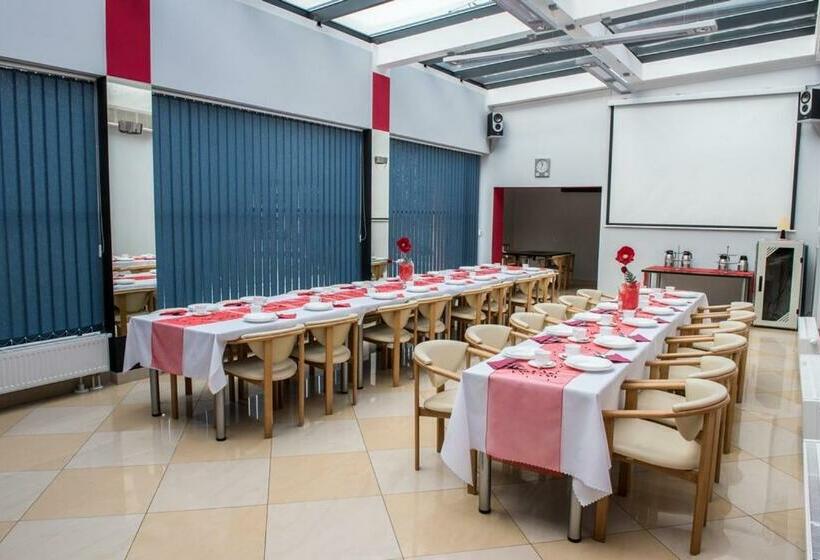 Szkolne Schronisko Młodzieżowe Dąbrówka