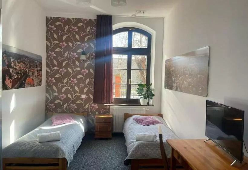 Szkolne Schronisko Młodzieżowe Dąbrówka