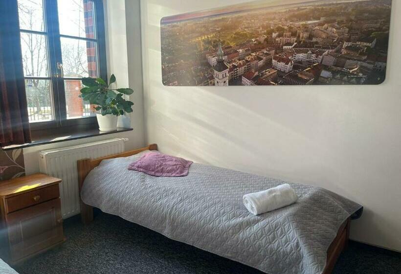 Szkolne Schronisko Młodzieżowe Dąbrówka