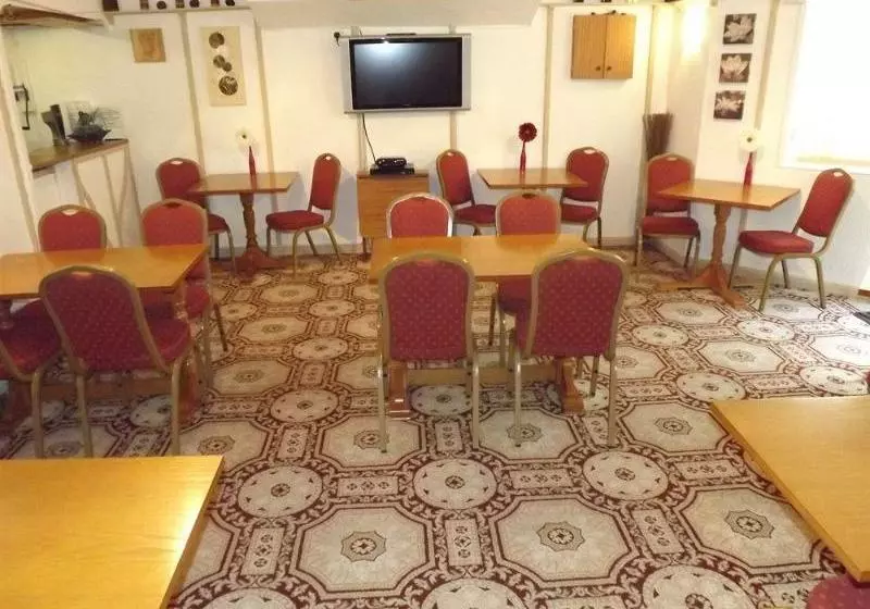 تختخواب و صبحانه Balmoral Guest House