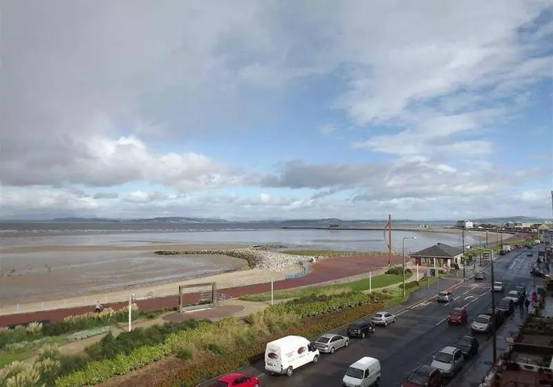 تختخواب و صبحانه Balmoral Guest House