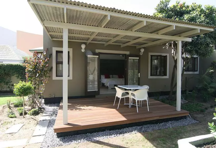 تختخواب و صبحانه Brigadoon Guesthouse