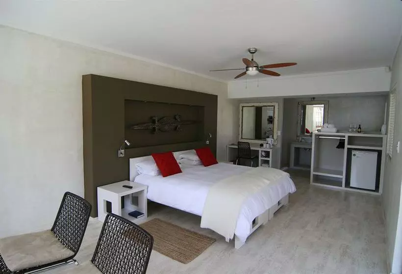 تختخواب و صبحانه Brigadoon Guesthouse