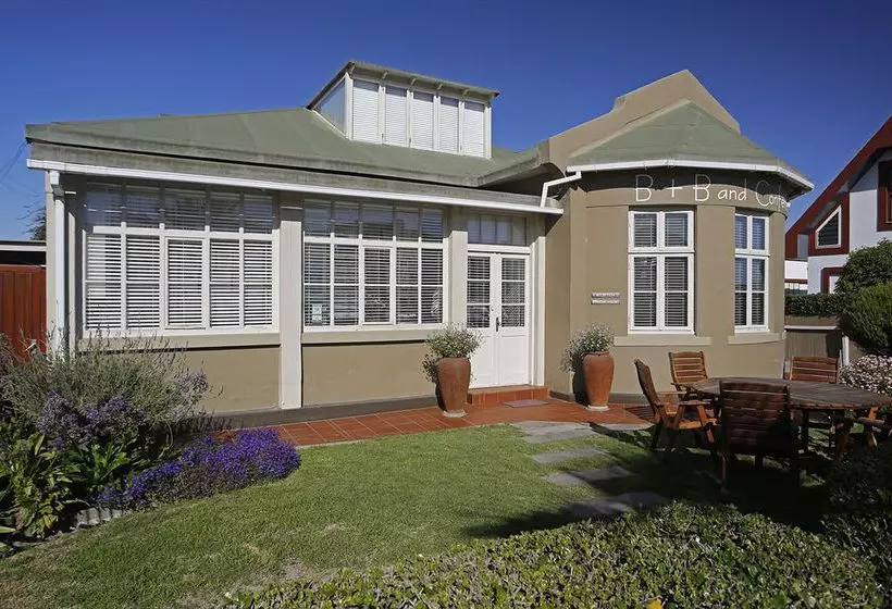 تختخواب و صبحانه Brigadoon Guesthouse