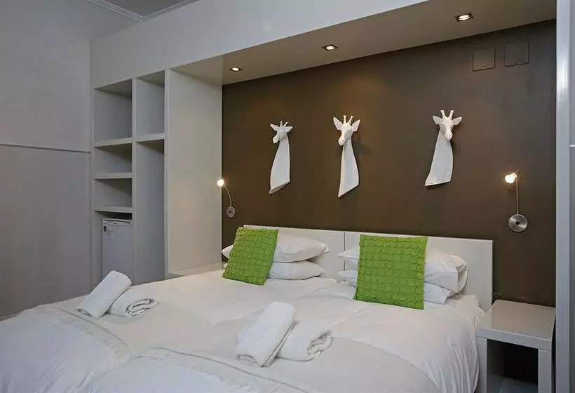 تختخواب و صبحانه Brigadoon Guesthouse