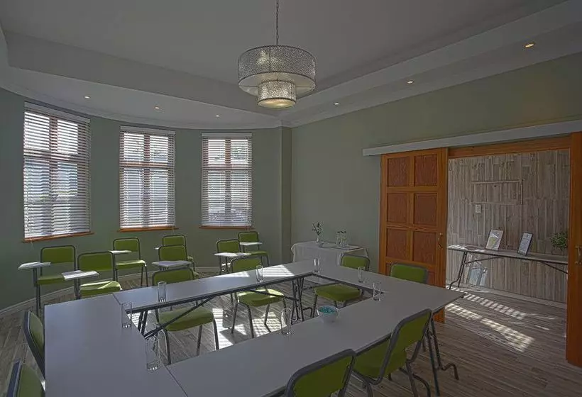 تختخواب و صبحانه Brigadoon Guesthouse