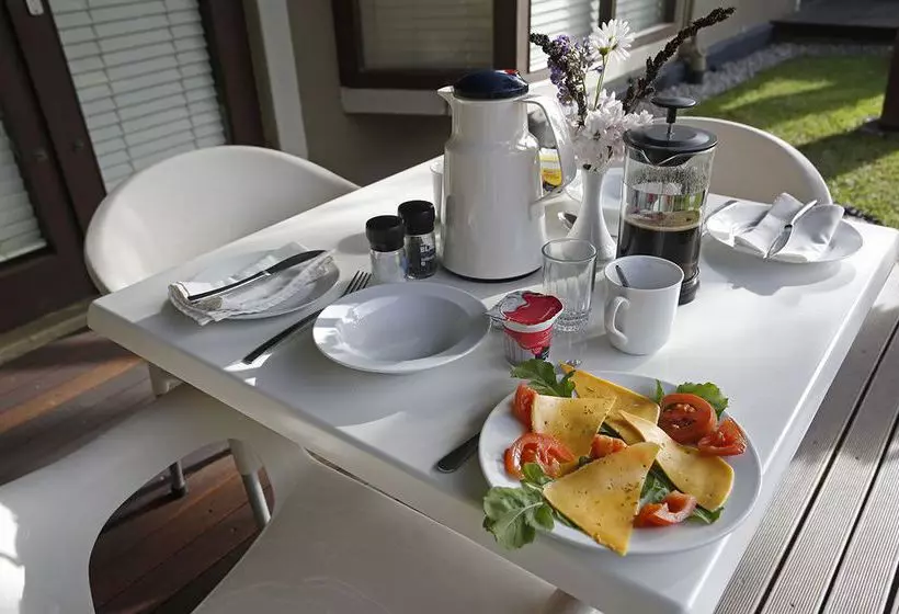 تختخواب و صبحانه Brigadoon Guesthouse