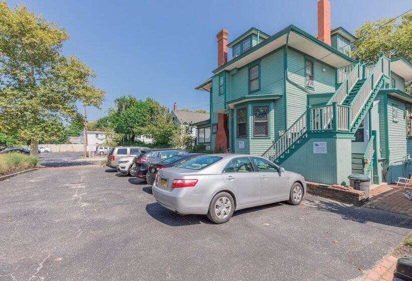 Bed and Breakfast Captain Mey's Inn