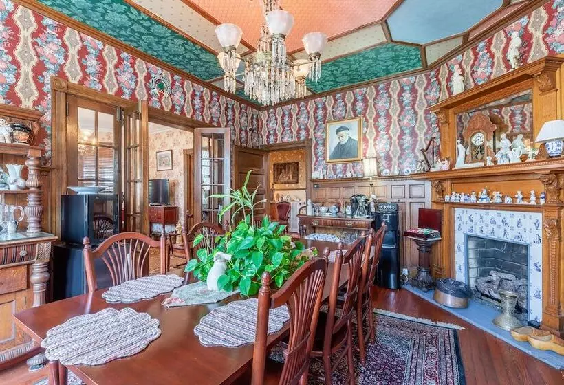 Bed & Breakfast Captain Mey's Inn