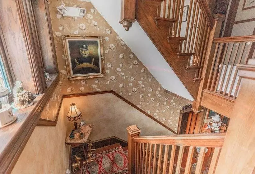 Bed & Breakfast Captain Mey's Inn