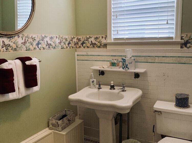 Bed and Breakfast Captain Mey's Inn