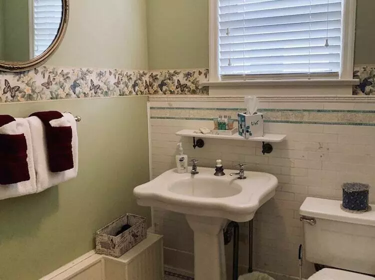 Bed & Breakfast Captain Mey's Inn