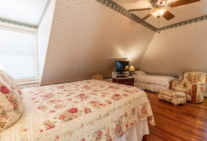 Bed and Breakfast Captain Mey's Inn