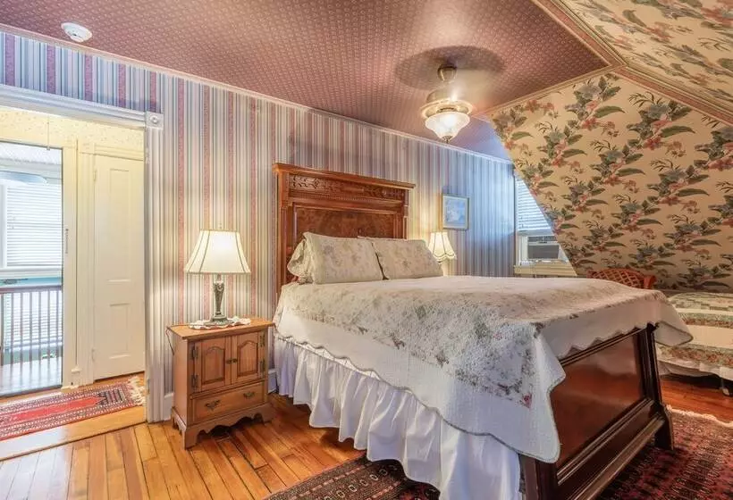 Bed & Breakfast Captain Mey's Inn