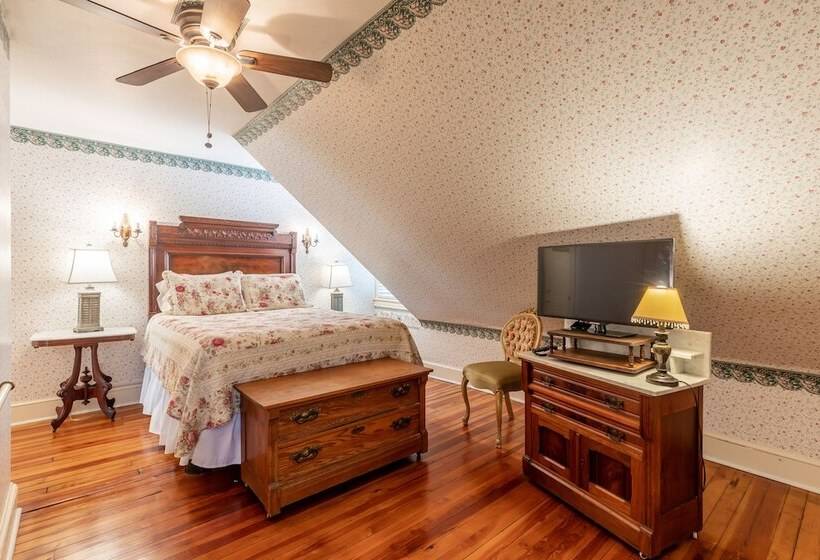 Bed and Breakfast Captain Mey's Inn