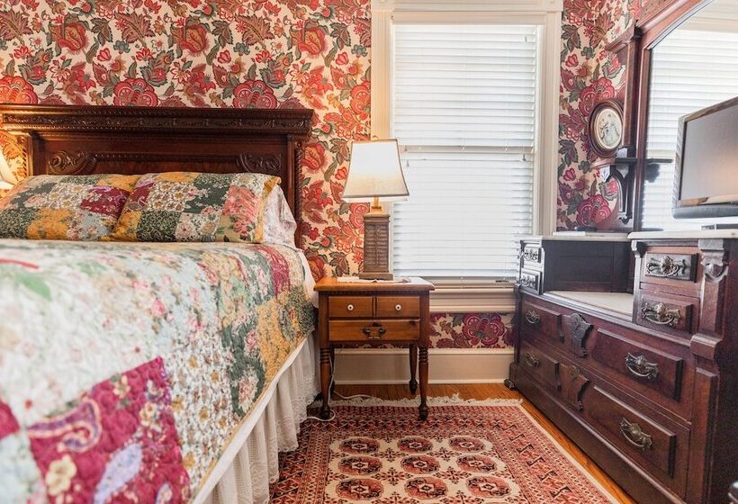 Bed and Breakfast Captain Mey's Inn