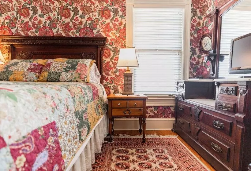 Bed & Breakfast Captain Mey's Inn