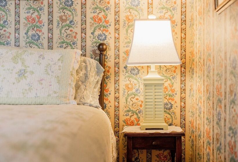 Bed and Breakfast Captain Mey's Inn