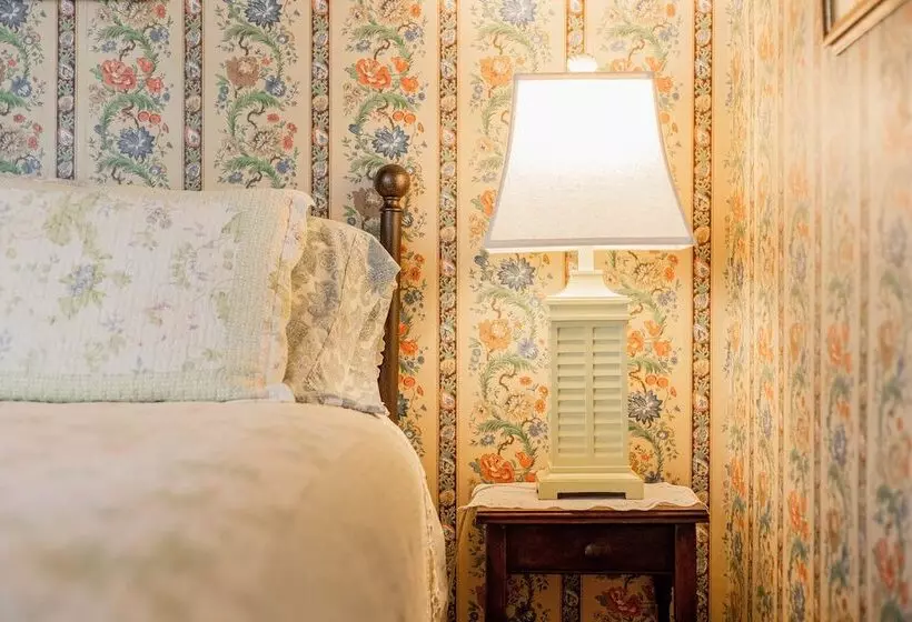 Bed & Breakfast Captain Mey's Inn