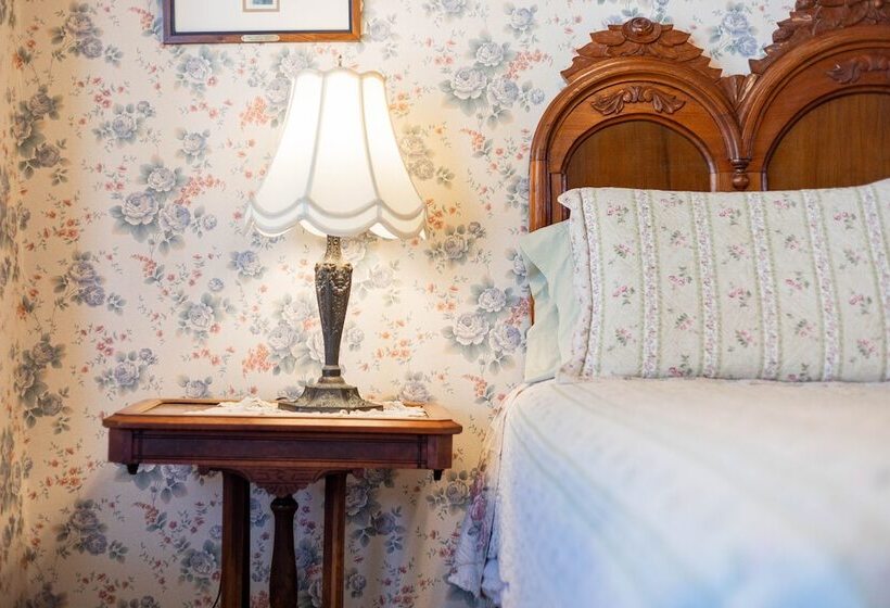 Bed and Breakfast Captain Mey's Inn