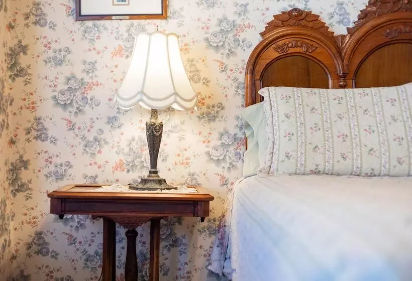 Bed & Breakfast Captain Mey's Inn