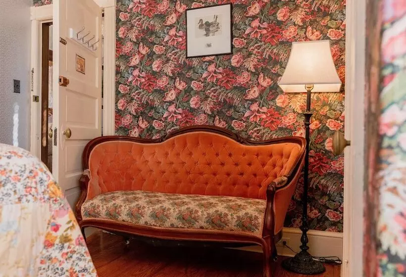 Bed & Breakfast Captain Mey's Inn