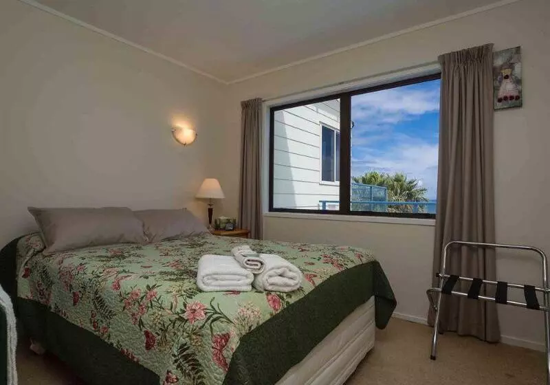 By The Bay Beachfront Apartments