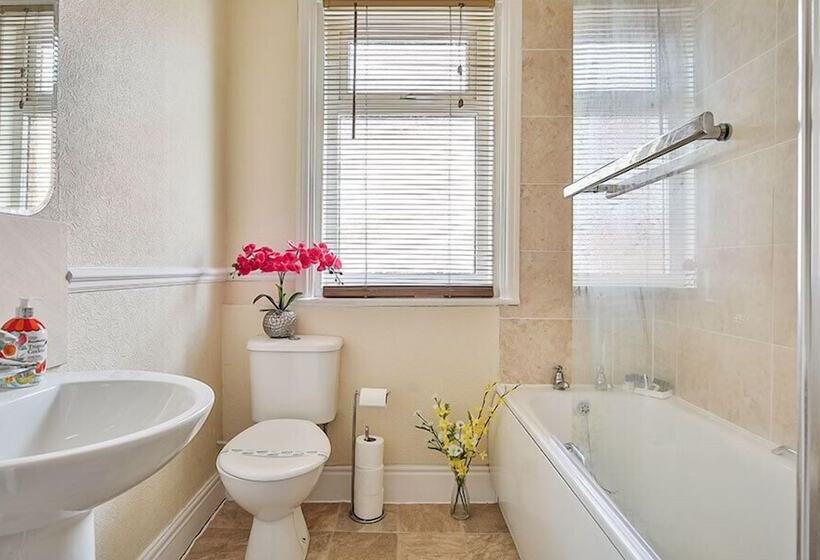 Chomley Holiday Flats