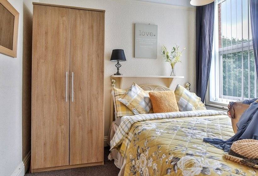 Chomley Holiday Flats