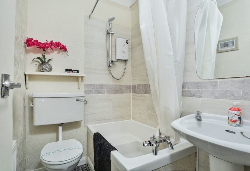 Chomley Holiday Flats