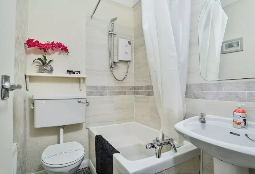 Chomley Holiday Flats