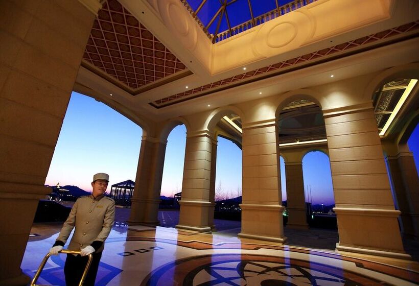 Hotel Crowne Plaza Qingdao Ocean Spring Resort By Ihg