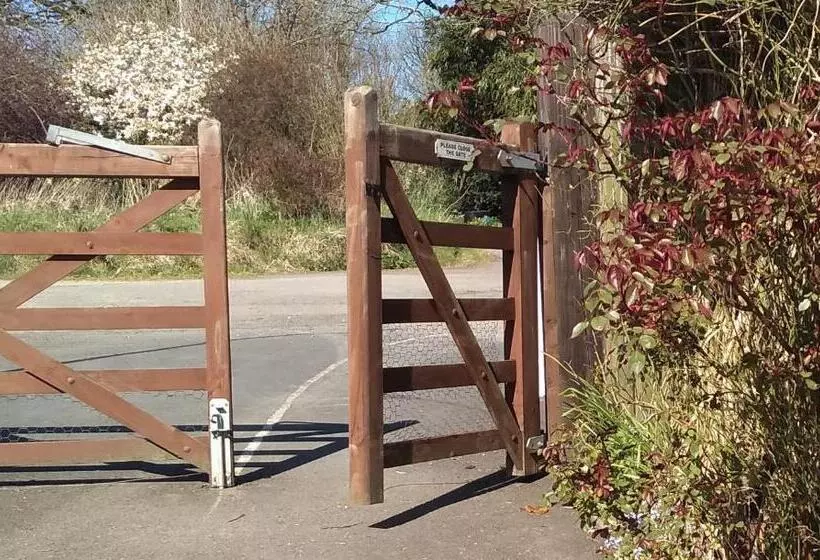 Отель Leworthy Farmhouse Bed And Breakfast