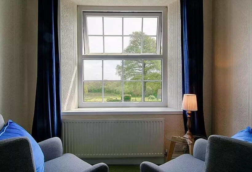 Отель Leworthy Farmhouse Bed And Breakfast