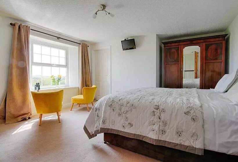 Отель Leworthy Farmhouse Bed And Breakfast