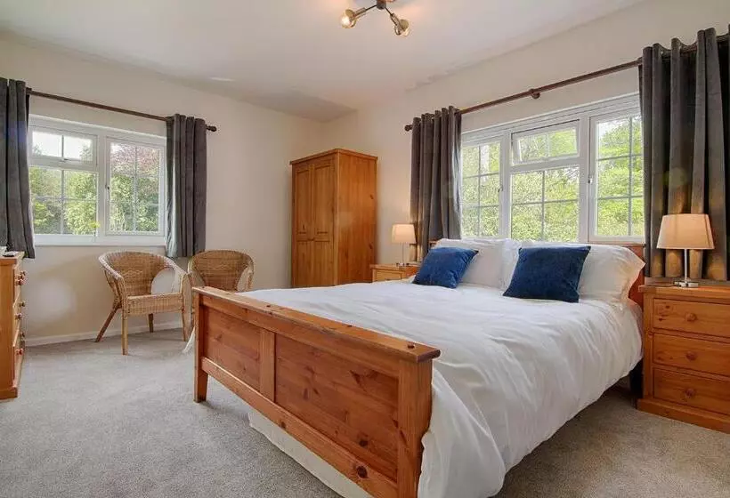 Отель Leworthy Farmhouse Bed And Breakfast