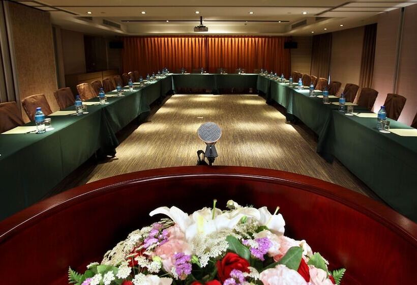 Park City Hotel   Luzhou Taipei