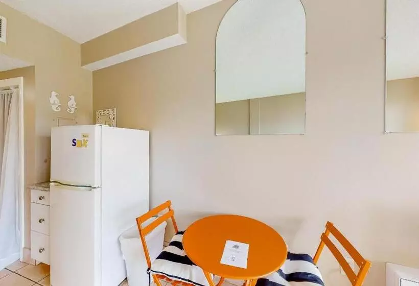 호텔 Pirates Bay Guest Chambers and Marina