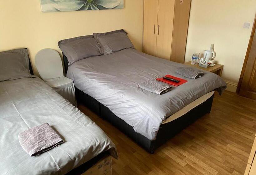 فندق The Old Post Office Public House &