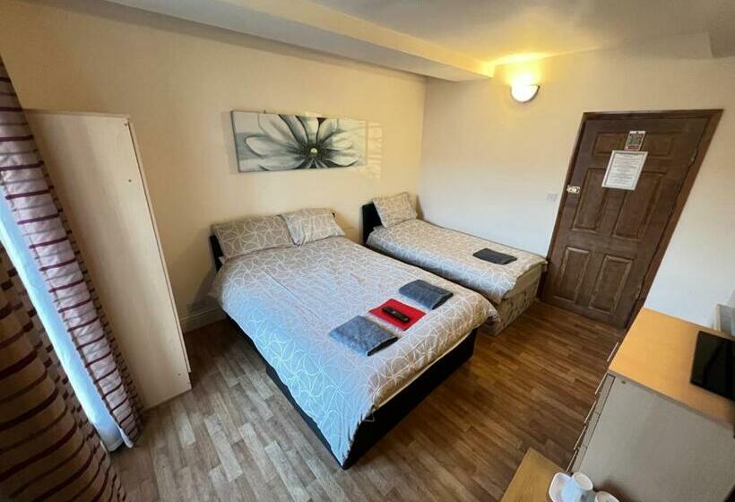 فندق The Old Post Office Public House &