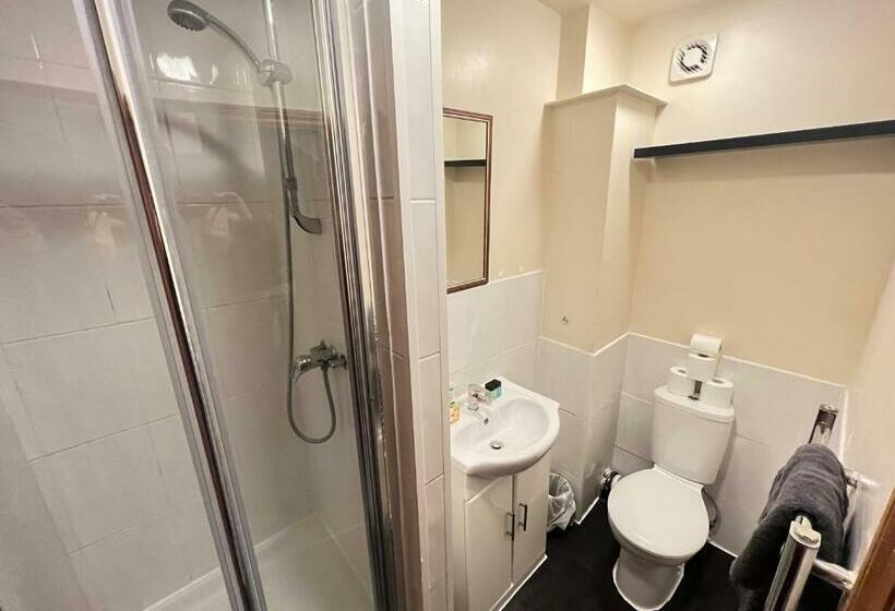 فندق The Old Post Office Public House &