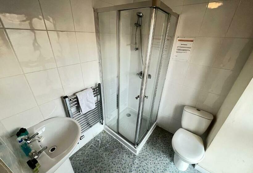 فندق The Old Post Office Public House &