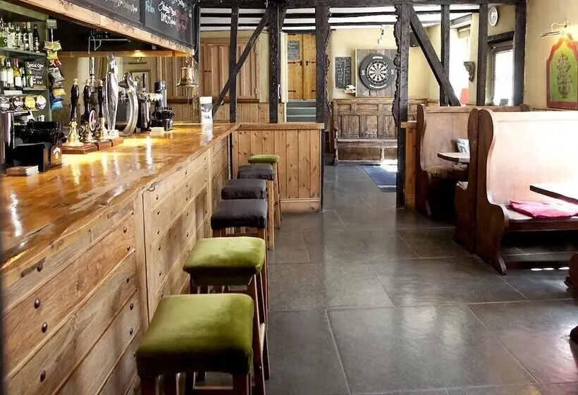 Отель The Red Lion