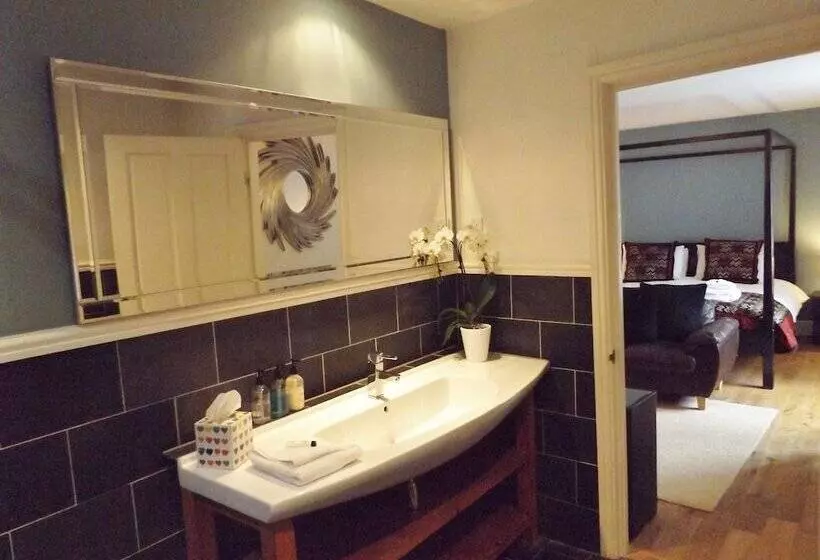 Отель The Red Lion