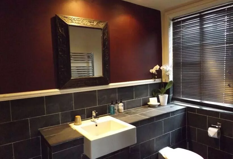 Отель The Red Lion