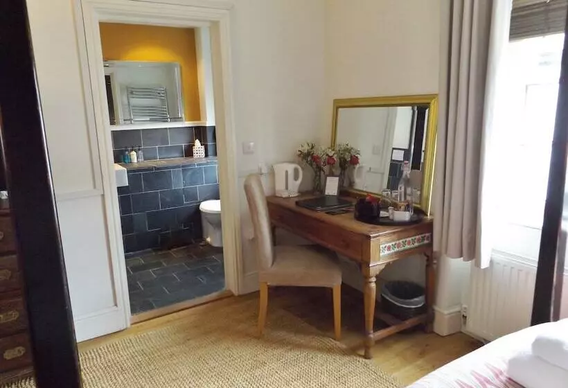 Отель The Red Lion