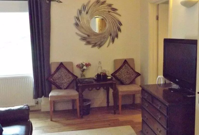 Отель The Red Lion