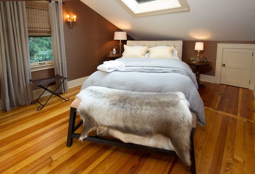 Bed and Breakfast Kara S Kottages @ W. Main St