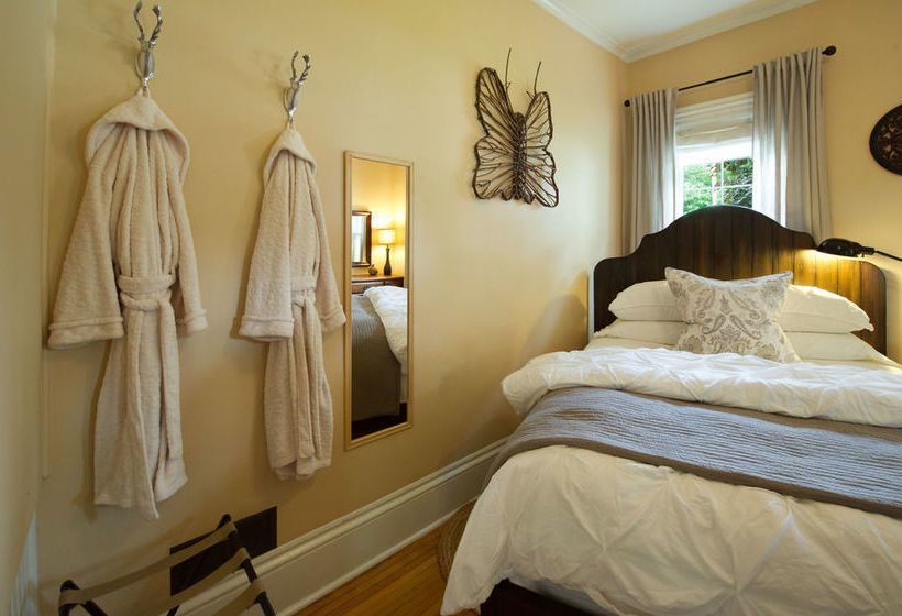 Bed and Breakfast Kara S Kottages @ W. Main St